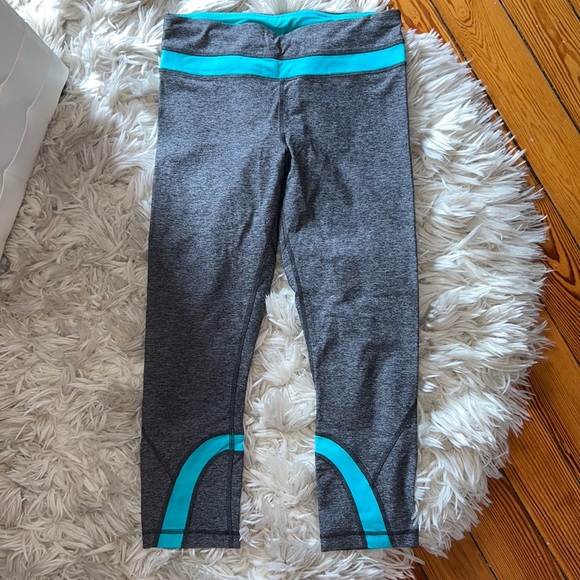 LULULEMON LEGGINGS TURQUOISE & GREY. Sz. 6. Crop pant  & Sport Top. - Picture 3 of 10